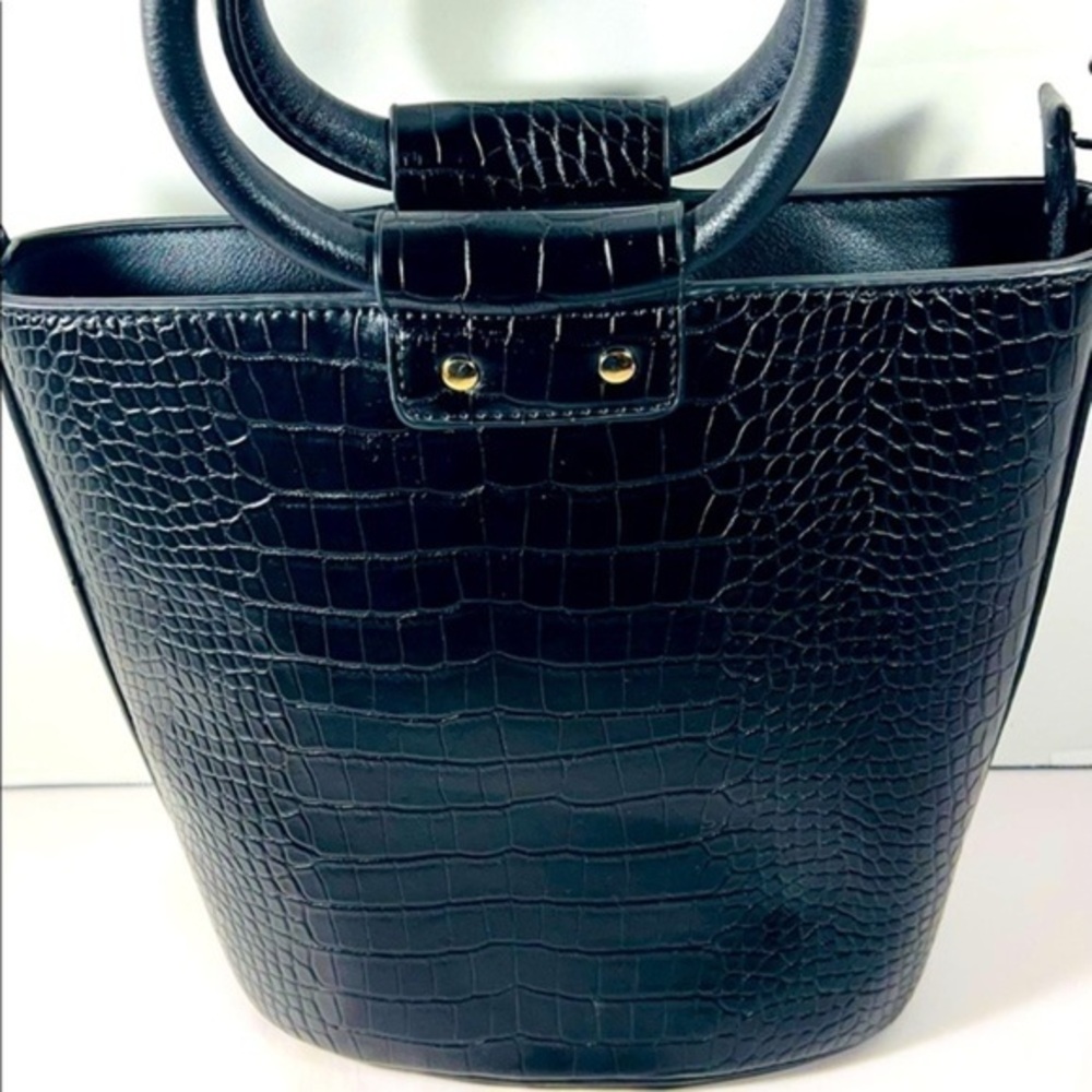 Kaari Blue black croco bucket crossbody with handles
